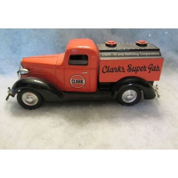 ERTL Liberty Classic Limited Edition CLARK TANKER diecast 1937 Chevy. - Picture 1 of 1